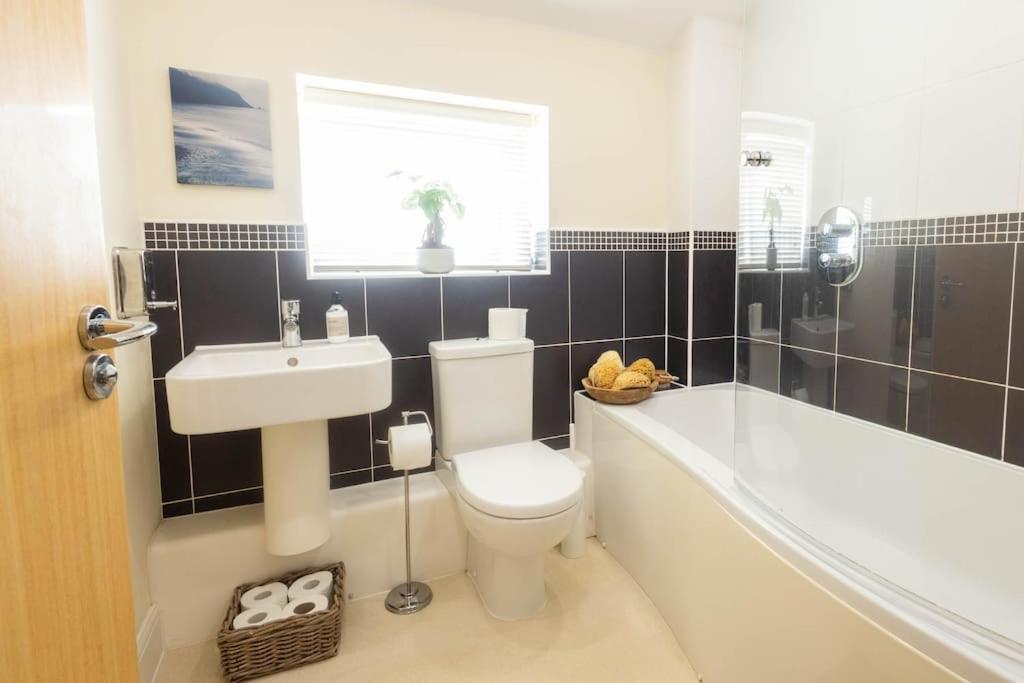 The Wellness Lodge- Gym, Table Tennis, Cinema, Parking And More! Bath Exterior foto