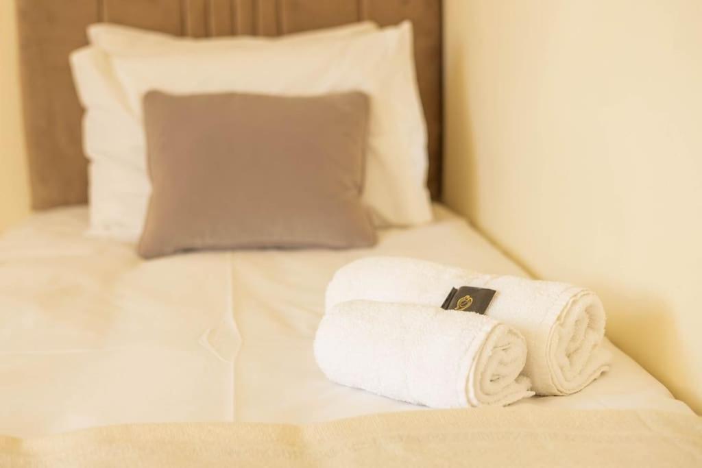 The Wellness Lodge- Gym, Table Tennis, Cinema, Parking And More! Bath Exterior foto